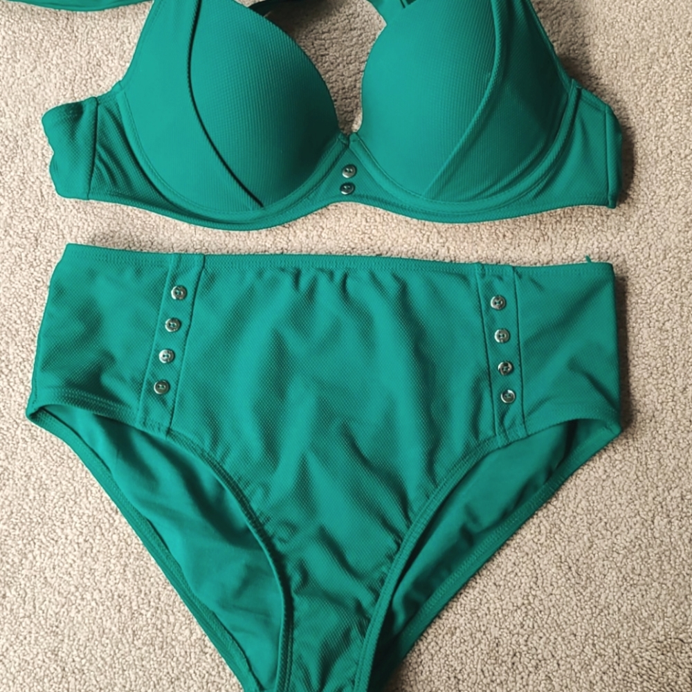 Medium bathing suit